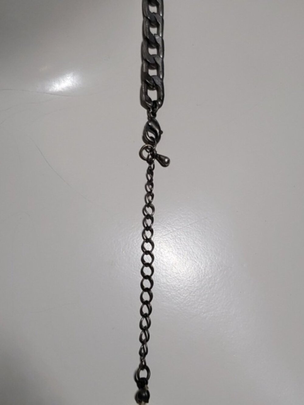 Silver Tone and Pearl Necklace (20) - Picture 3 of 3